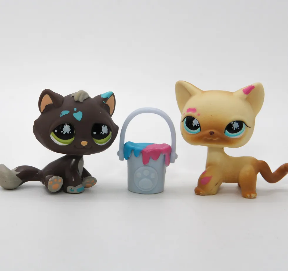 Littlest Petshop seisova Kissa #816 ja Kissan pentu #815