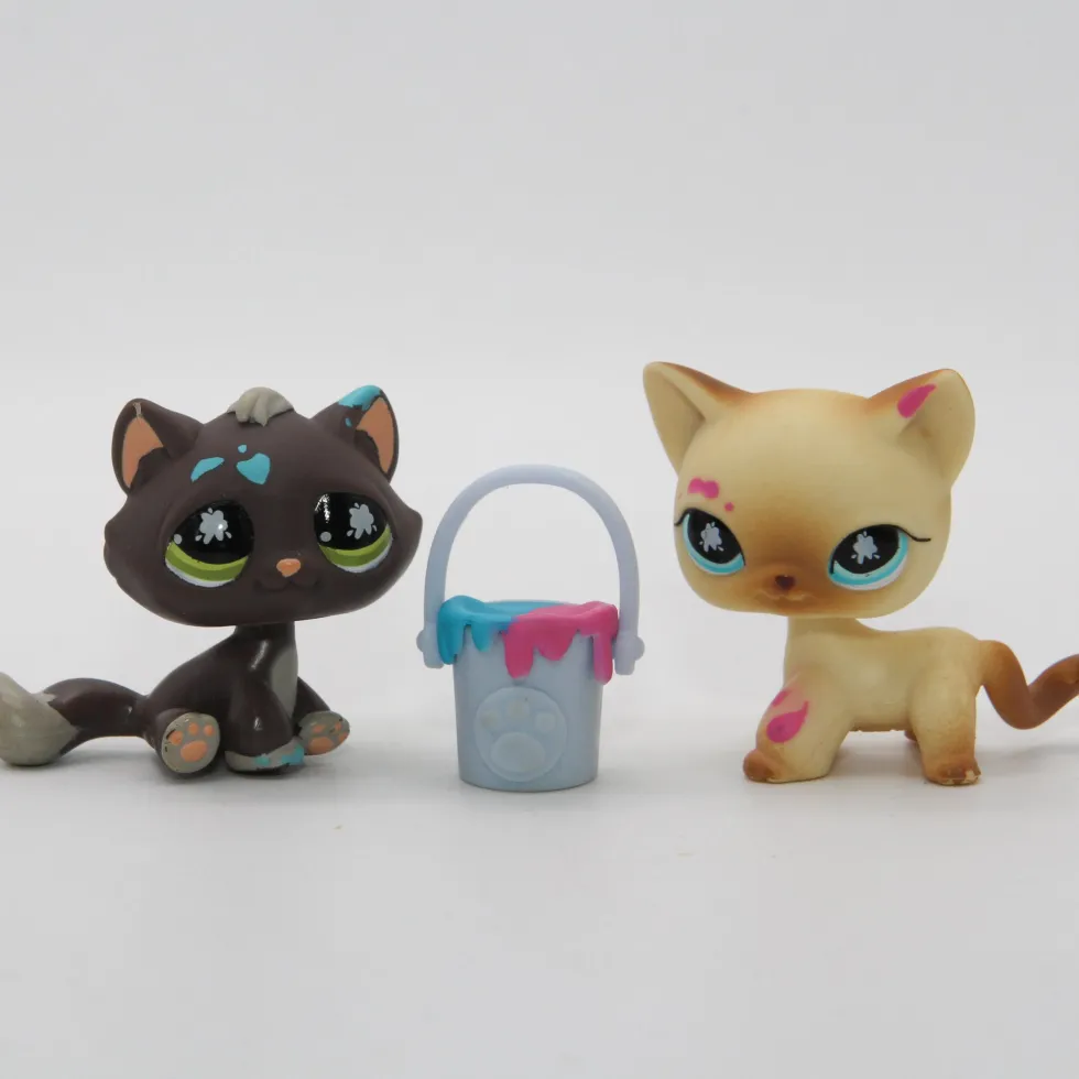 Littlest Petshop seisova Kissa #816 ja Kissan pentu #815