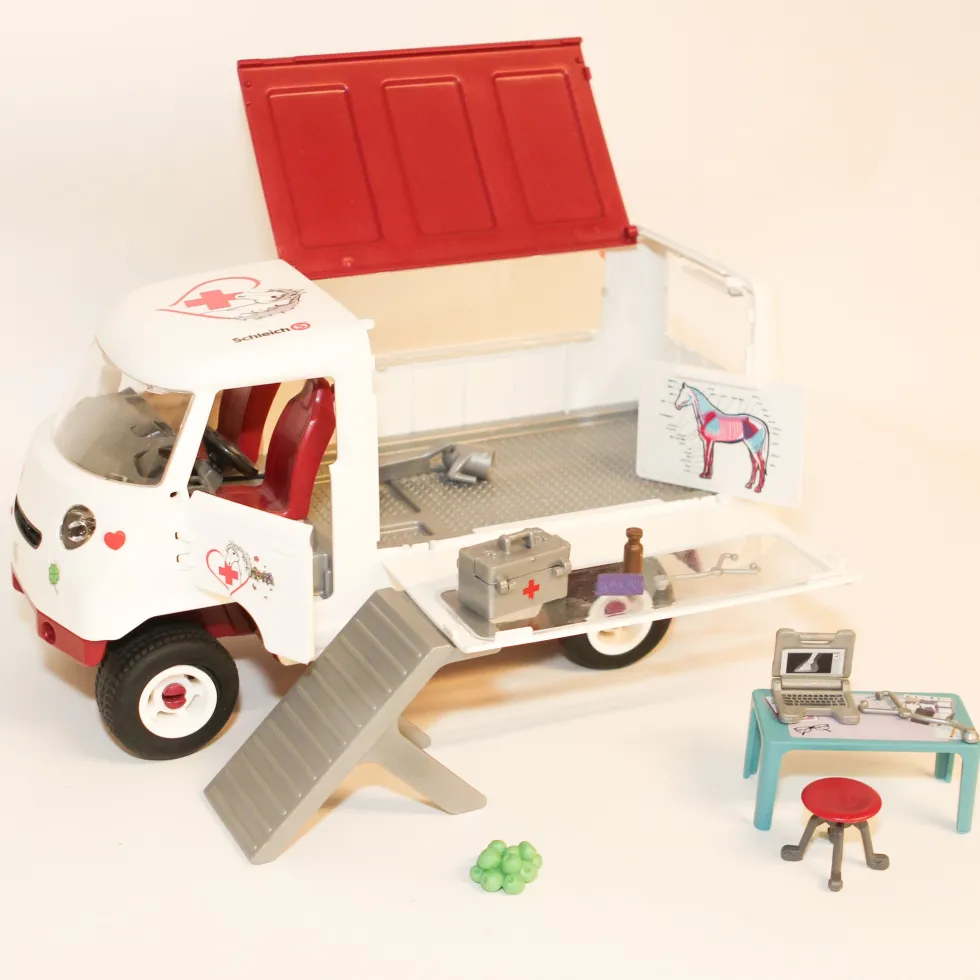 Schleich Eläinlääkäri auto ja tarvikkeet - Second Hand