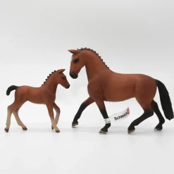 Schleich Hannoverin hevonen 13817 ja varsa 13818